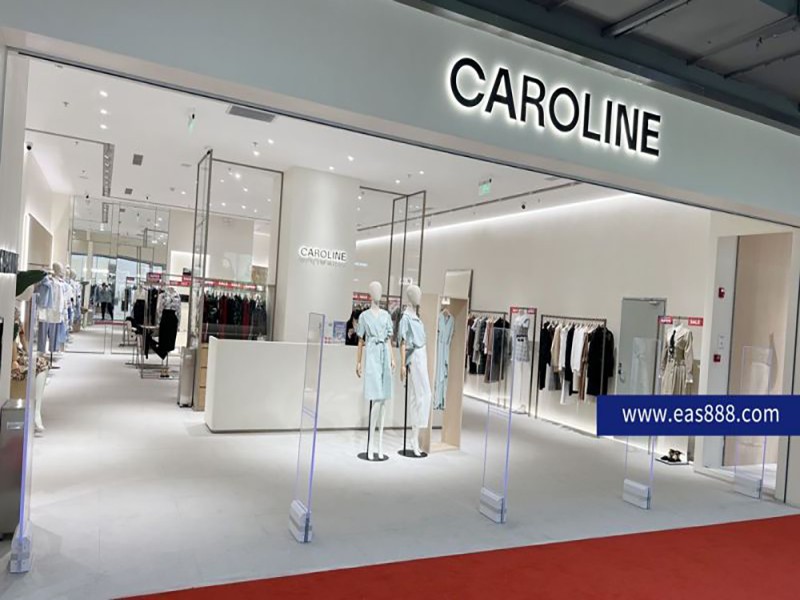 Magazinul de îmbrăcăminte CAROLINE instalează dispozitivul antifurt de îmbrăcăminte Cubic Beauty AM9800