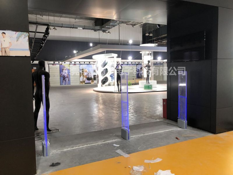 Dispozitiv antifurt de îmbrăcăminte cubic emeno instalat marca 361° Sports