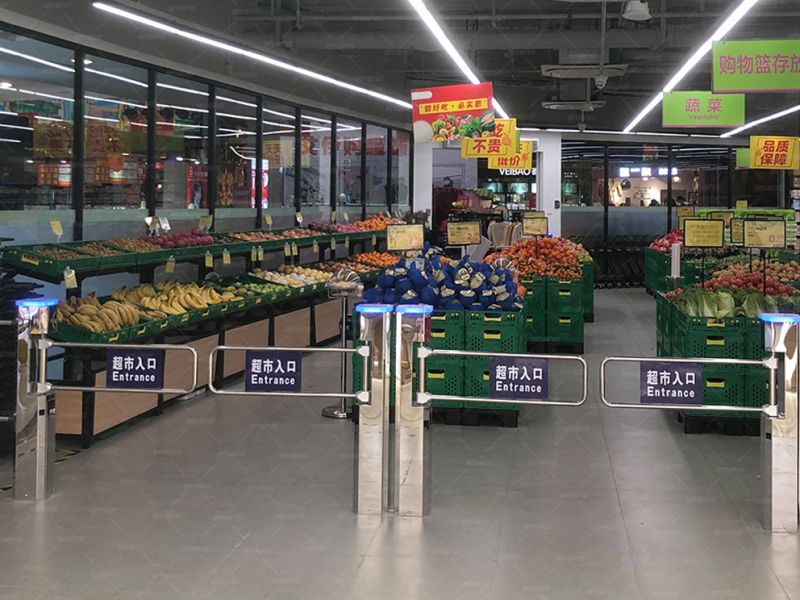 Lanțurile de supermarketuri instalează o poartă batanta verticală a supermarketurilor americane