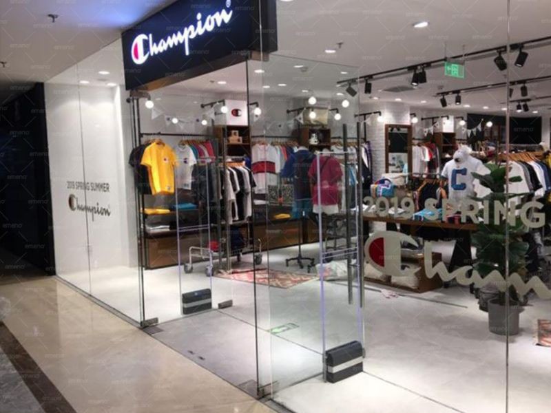 Dispozitiv antifurt de îmbrăcăminte AM9800 instalat la Champion Clothing Store