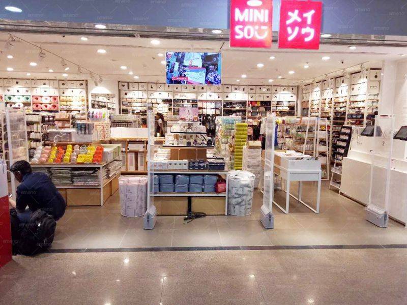 Boutique MINISO instalează ușă de securitate CuboM AM7806